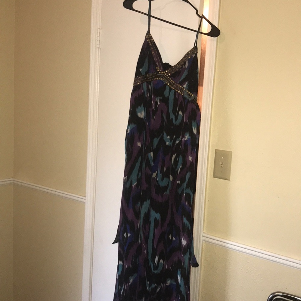 I’m selling a beautiful long maxi dress